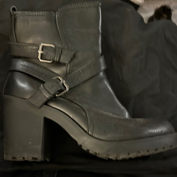 Shi by JOURNEYS Shoes - Vintage Women’s SHI by Journeys Black Faux Leather Ankle Boots sz 8.5